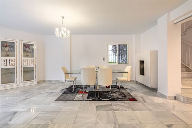 2 sovrum Hus till salu i La Dama de Noche - La Alzambra, Marbella - 599 000 € (Ref: 10044648)