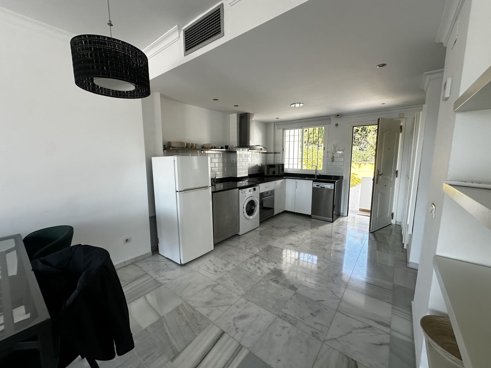 2 makuuhuone Huoneisto myytävänä paikassa Nueva Andalucia mukana uima-altaan - 460 000 € (Ref: 10044649)