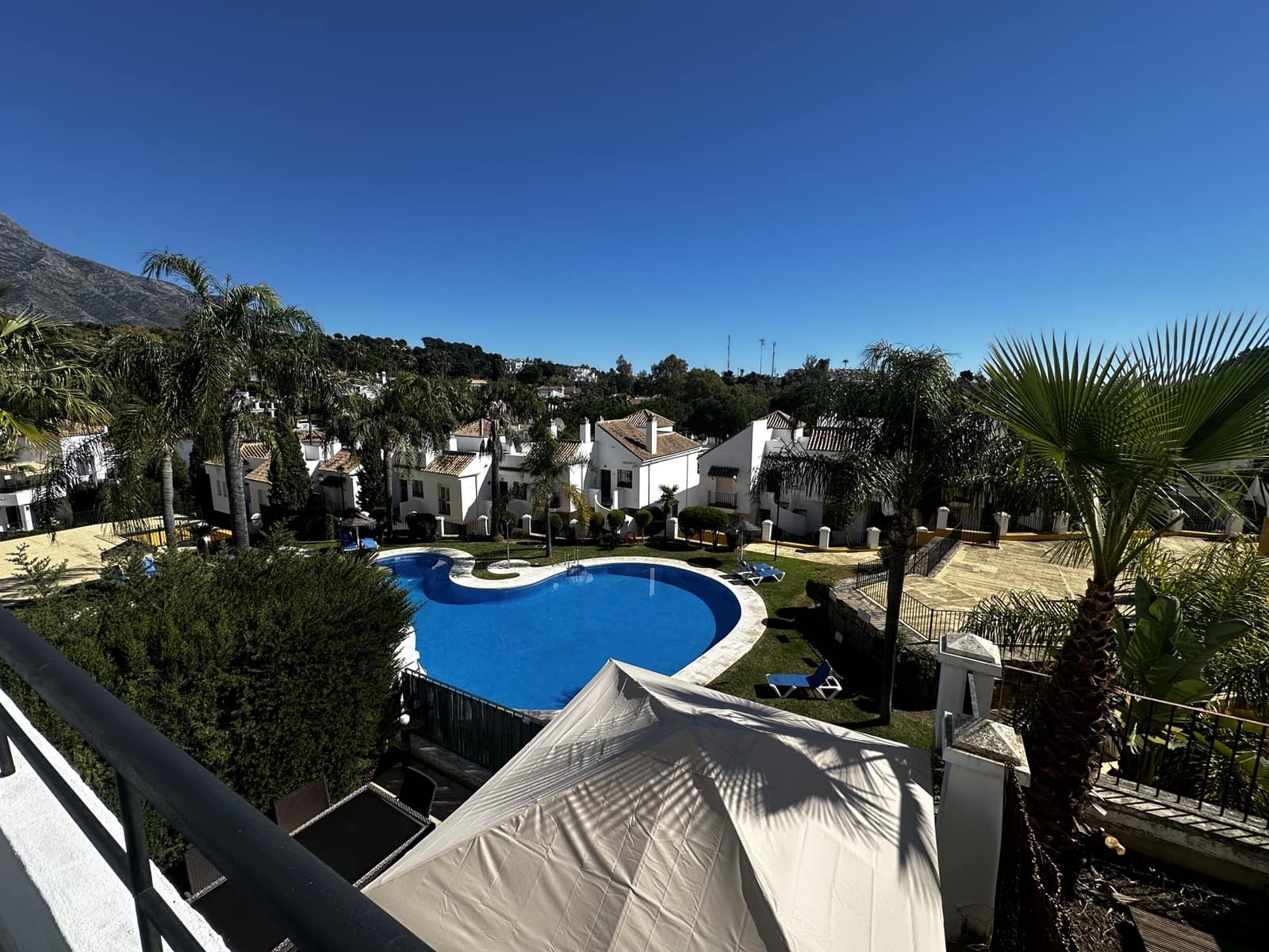 2 makuuhuone Huoneisto myytävänä paikassa Nueva Andalucia mukana uima-altaan - 460 000 € (Ref: 10044649)