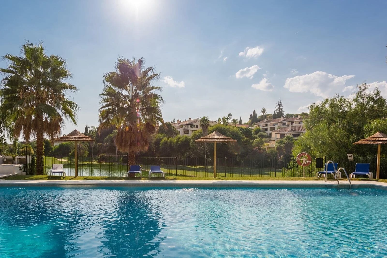 2 Zimmer Apartment zu verkaufen in La Quinta mit Pool Garage - 595.000 € (Ref: 10044650)
