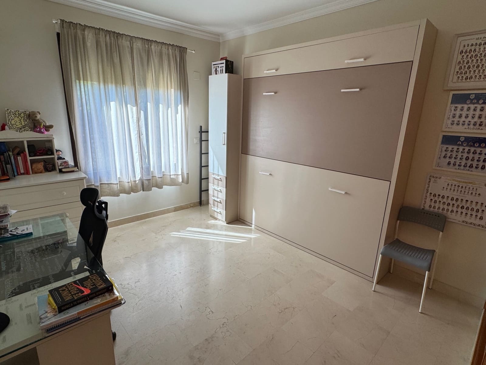 4 makuuhuone Omakotitalo myytävänä paikassa Estepona mukana uima-altaan 
autotalli - 665 000 € (Ref: 10044651)
