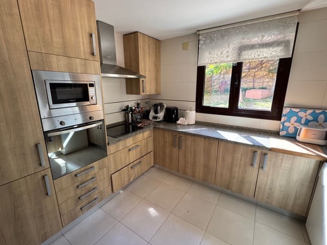 4 makuuhuone Omakotitalo myytävänä paikassa Valle Romano Golf, Estepona mukana uima-altaan 
autotalli - 665 000 € (Ref: 10044651)