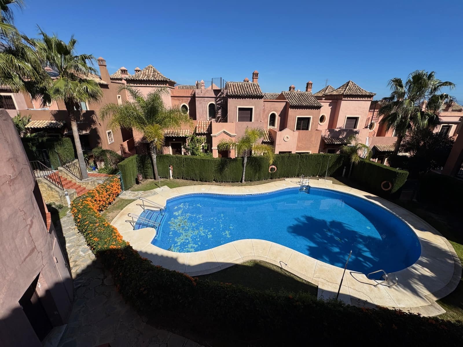4 makuuhuone Omakotitalo myytävänä paikassa Estepona mukana uima-altaan 
autotalli - 665 000 € (Ref: 10044651)