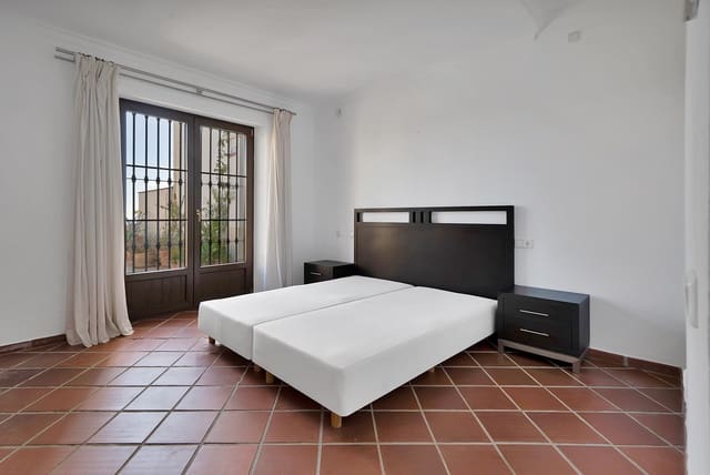 3 chambre Maison de Ville à vendre à La Quinta, Benahavís avec piscine garage - 595 000 € (Ref: 10044653)