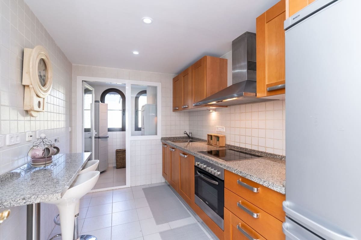 2 slaapkamer Appartement te koop in Benahavis - € 449.995 (Ref: 10044654)