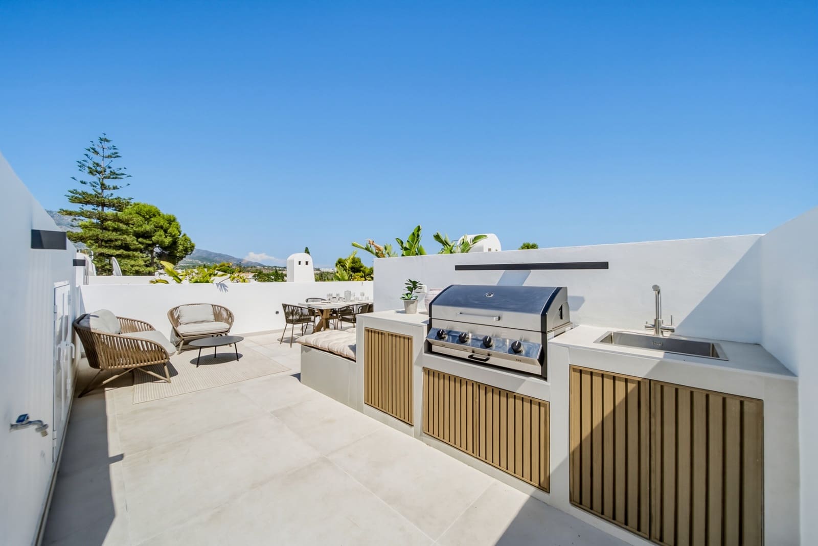 2 sypialnia Penthouse na sprzedaż w Marbella z basenem garażem - 945 000 € (Ref: 10044656)