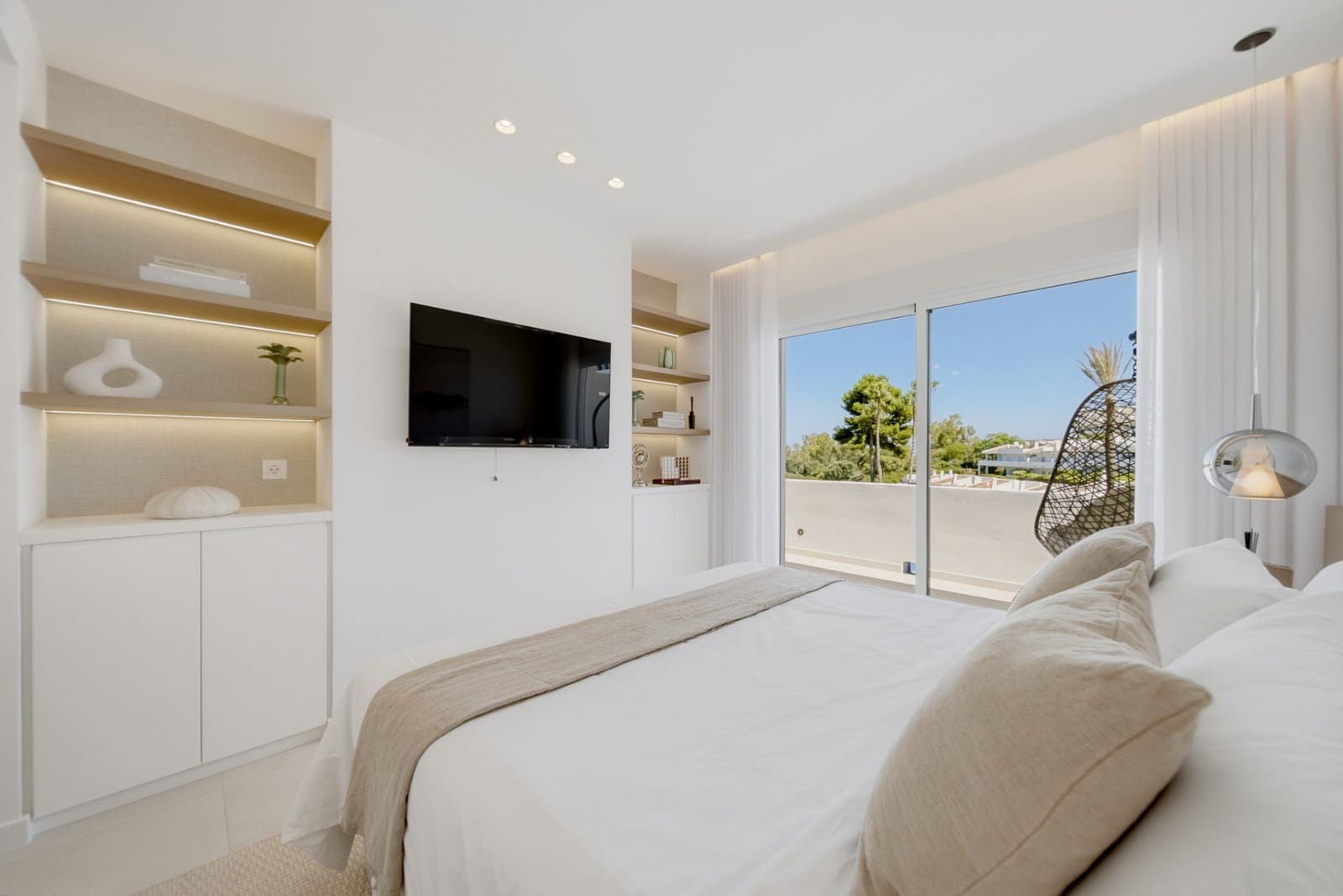 2 sypialnia Penthouse na sprzedaż w Marbella z basenem garażem - 945 000 € (Ref: 10044656)