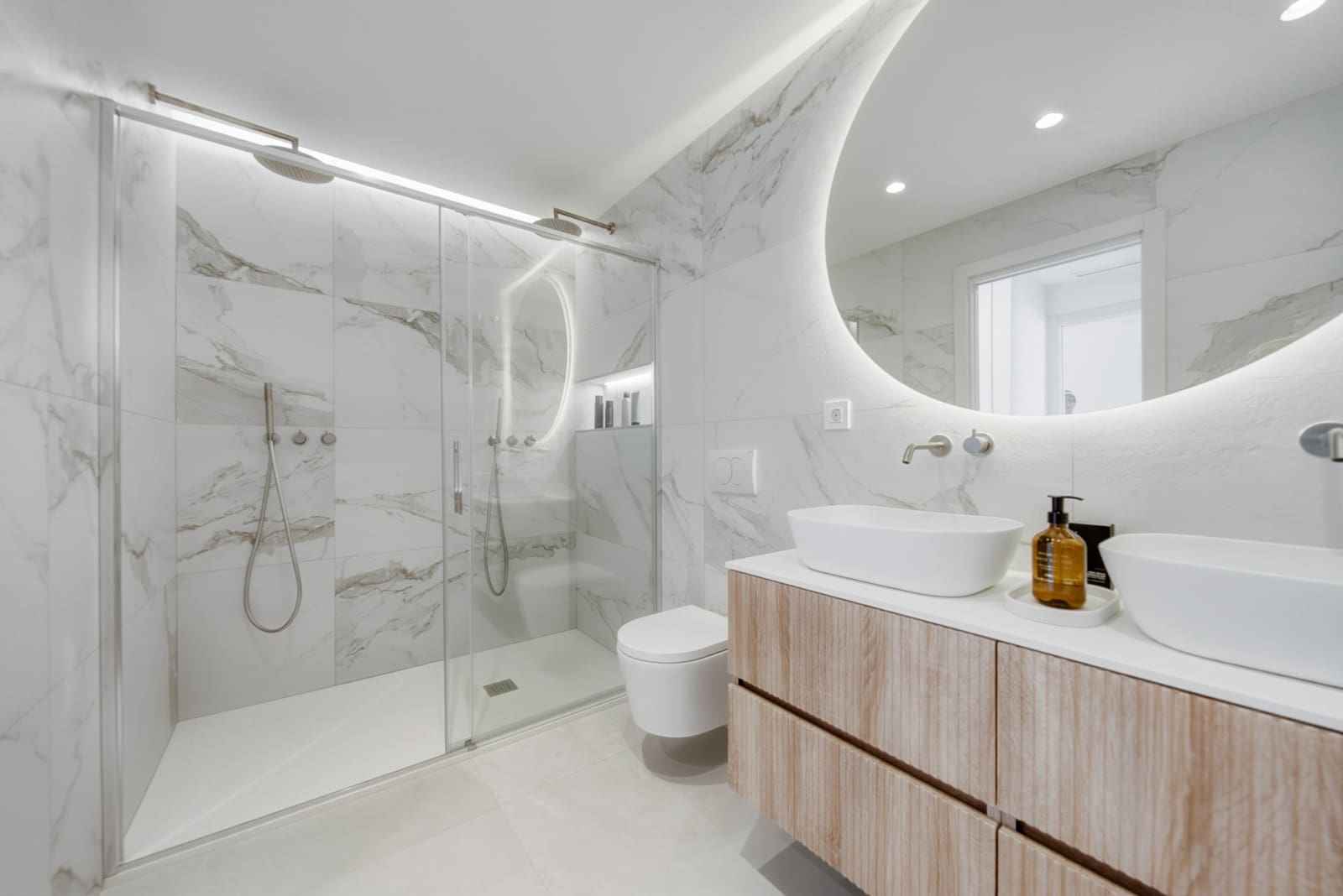 2 sypialnia Penthouse na sprzedaż w Marbella z basenem garażem - 945 000 € (Ref: 10044656)