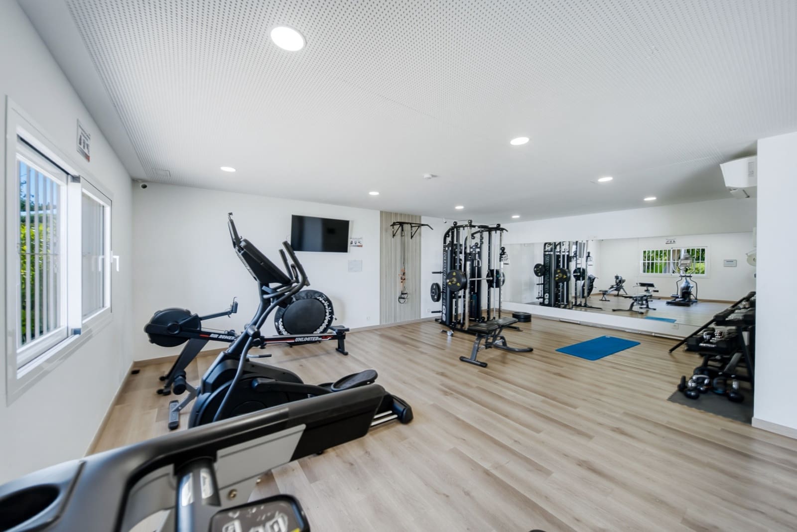 2 sypialnia Penthouse na sprzedaż w Marbella z basenem garażem - 945 000 € (Ref: 10044656)
