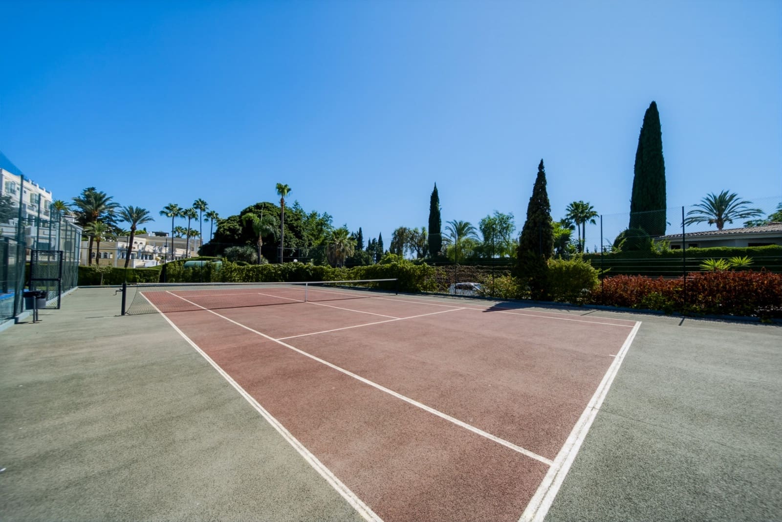 2 sypialnia Penthouse na sprzedaż w Marbella z basenem garażem - 945 000 € (Ref: 10044656)
