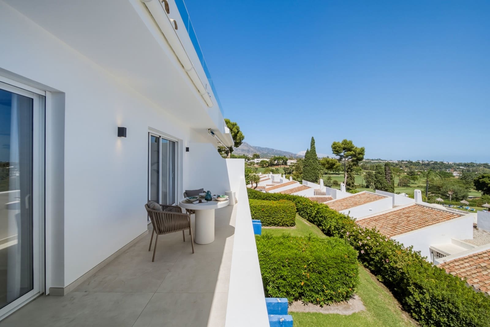 2 sypialnia Penthouse na sprzedaż w Marbella z basenem garażem - 945 000 € (Ref: 10044656)