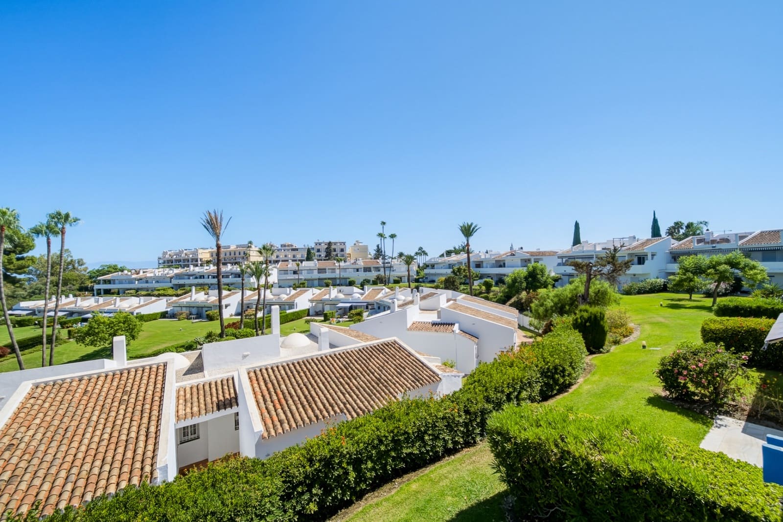 2 sypialnia Penthouse na sprzedaż w Marbella z basenem garażem - 945 000 € (Ref: 10044656)