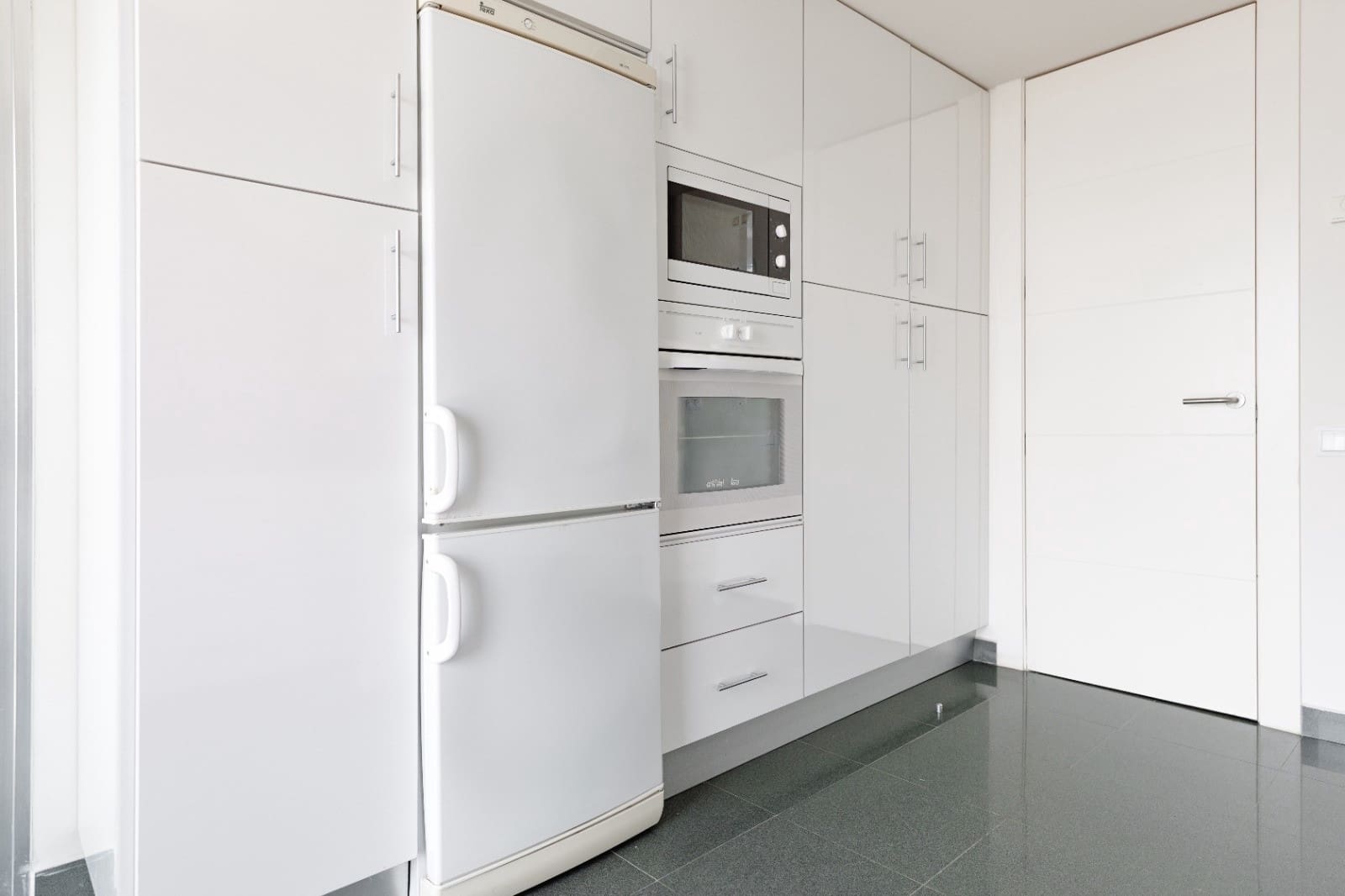 2 sypialnia Penthouse na sprzedaż w Manilva z basenem garażem - 420 000 € (Ref: 10044658)