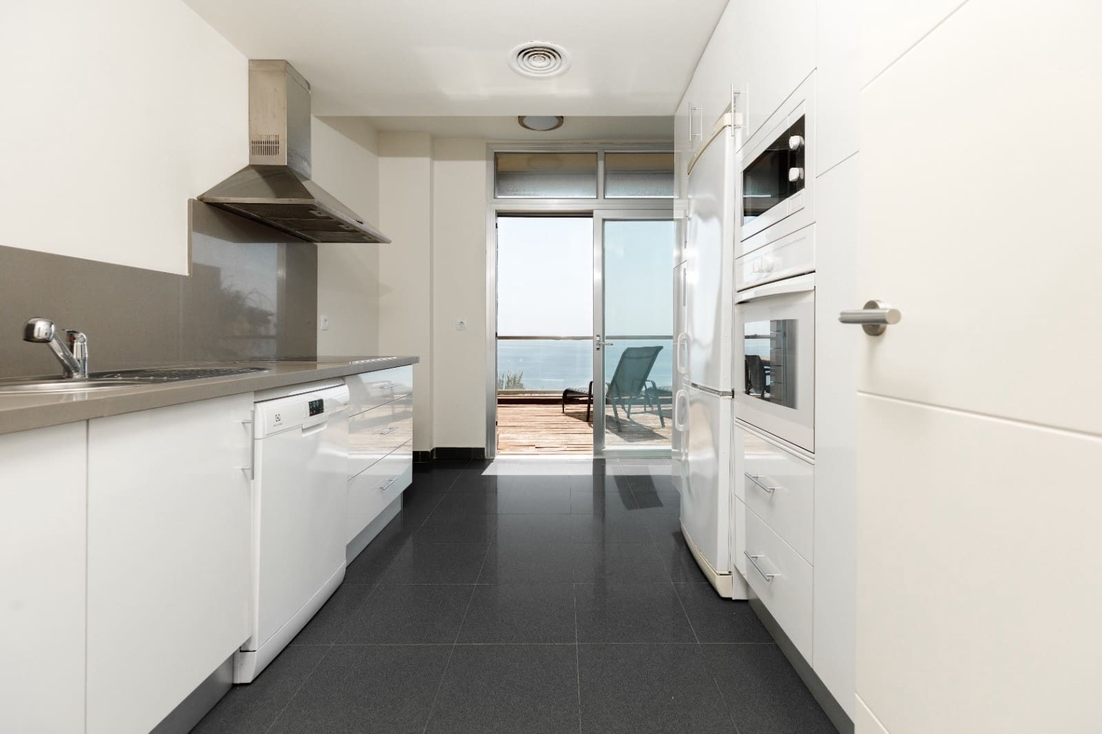 2 sypialnia Penthouse na sprzedaż w Manilva z basenem garażem - 420 000 € (Ref: 10044658)