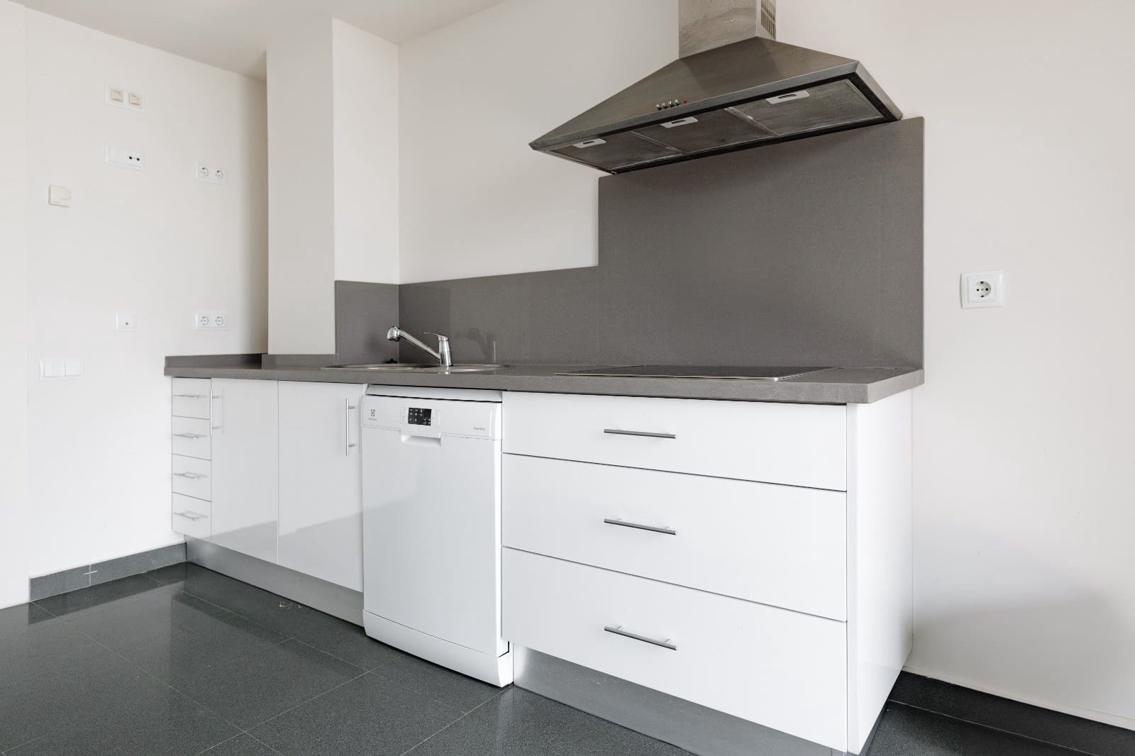 2 sypialnia Penthouse na sprzedaż w Manilva z basenem garażem - 420 000 € (Ref: 10044658)