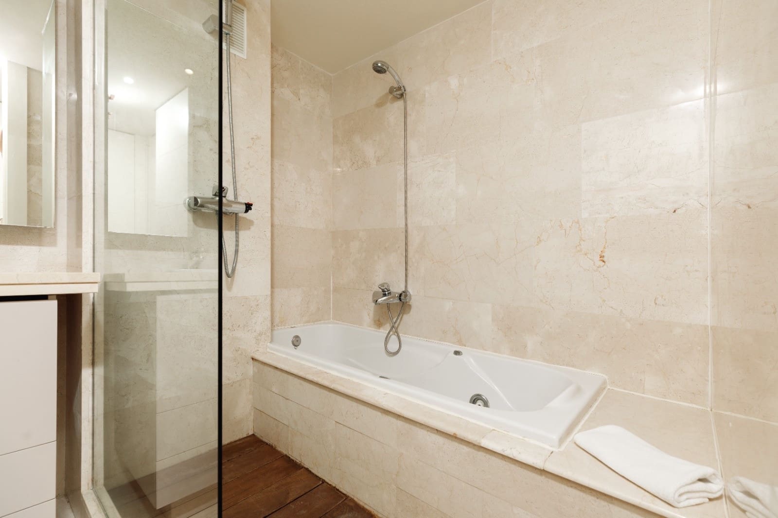 2 sypialnia Penthouse na sprzedaż w Manilva z basenem garażem - 420 000 € (Ref: 10044658)