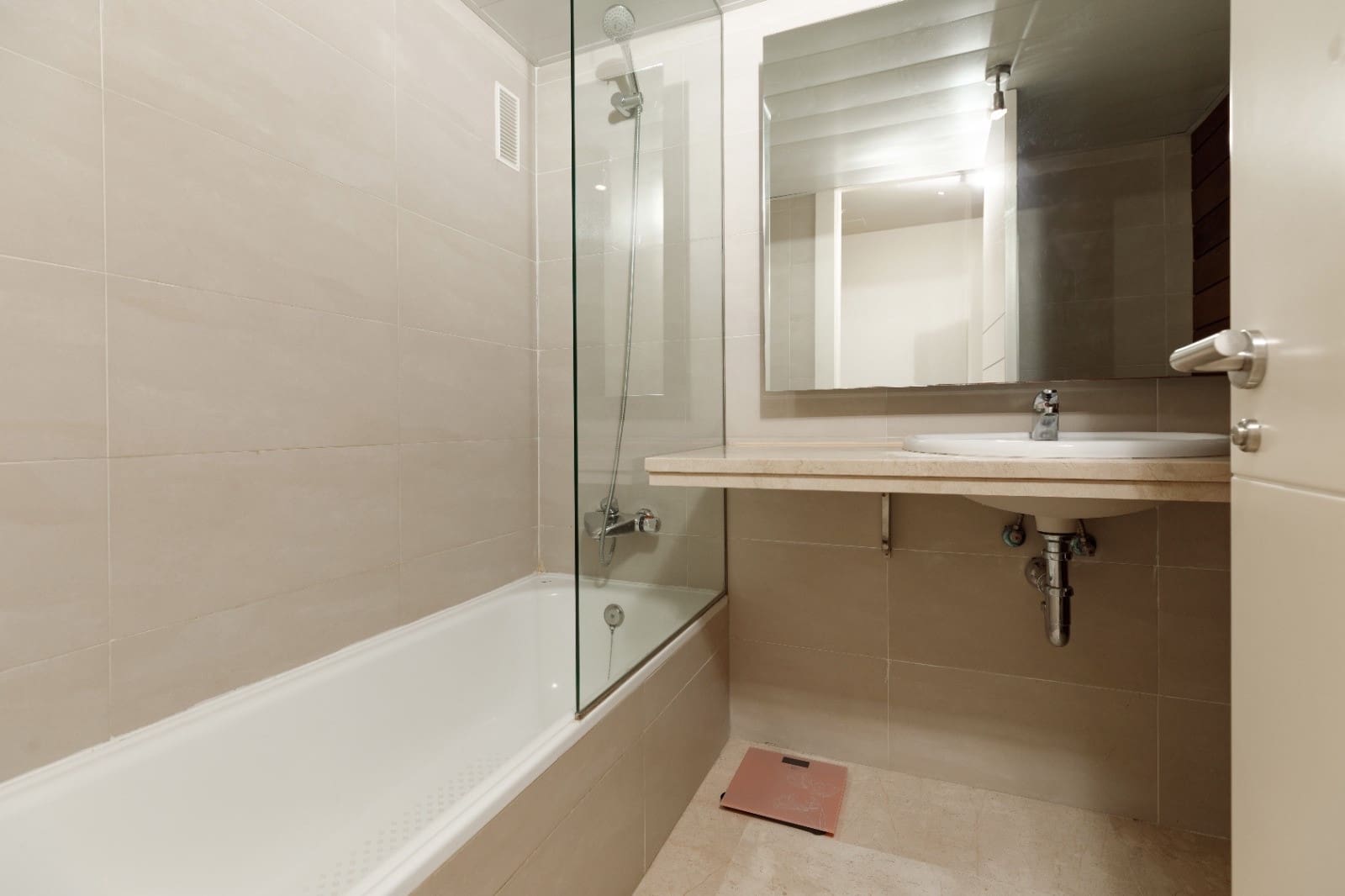 2 sypialnia Penthouse na sprzedaż w Manilva z basenem garażem - 420 000 € (Ref: 10044658)