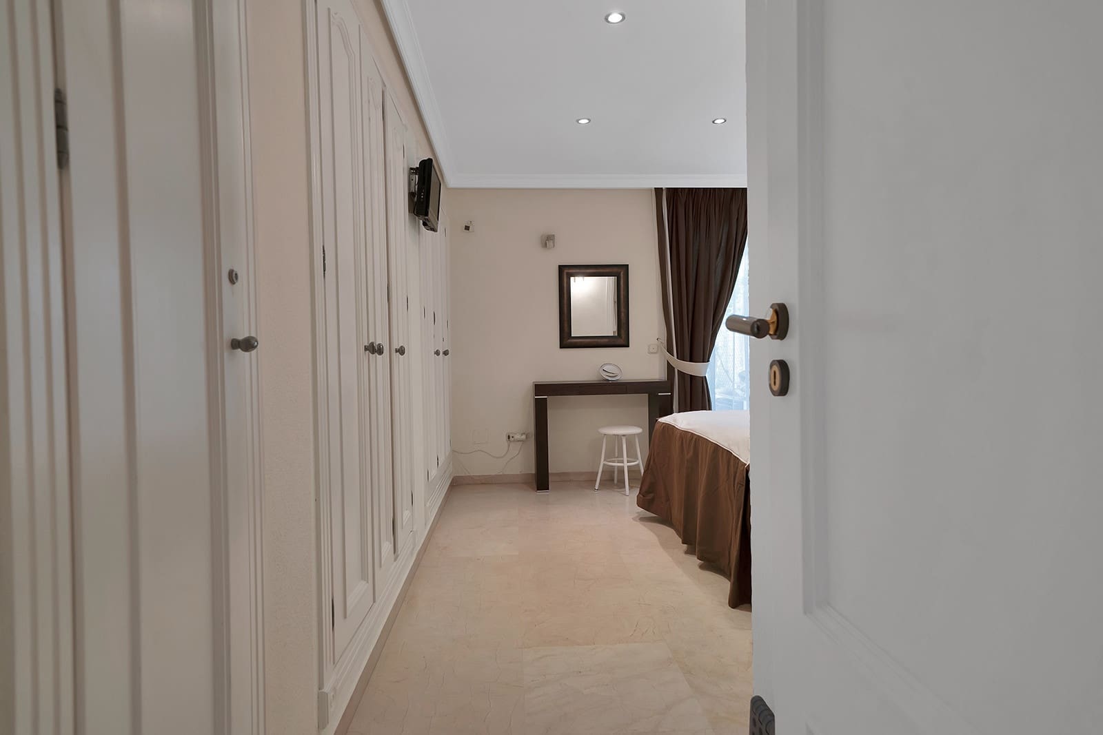 2 slaapkamer Appartement te koop in Estepona met zwembad garage - € 625.000 (Ref: 10044659)