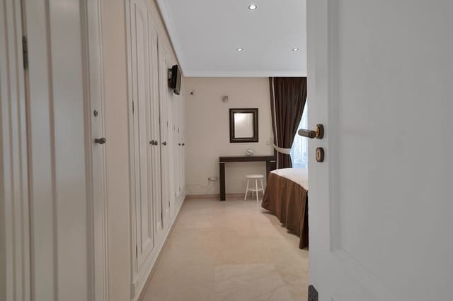 2 slaapkamer Appartement te koop in El Velerín, Estepona met zwembad garage - € 625.000 (Ref: 10044659)