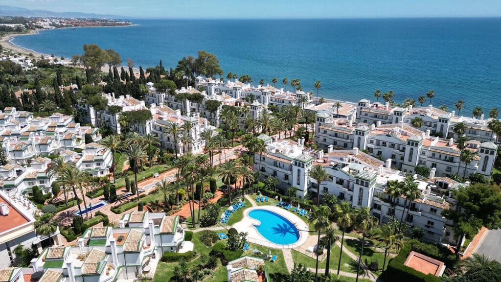 2 slaapkamer Appartement te koop in Estepona met zwembad garage - € 625.000 (Ref: 10044659)