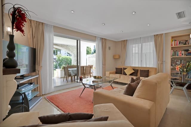2 slaapkamer Appartement te koop in El Velerín, Estepona met zwembad garage - € 625.000 (Ref: 10044659)