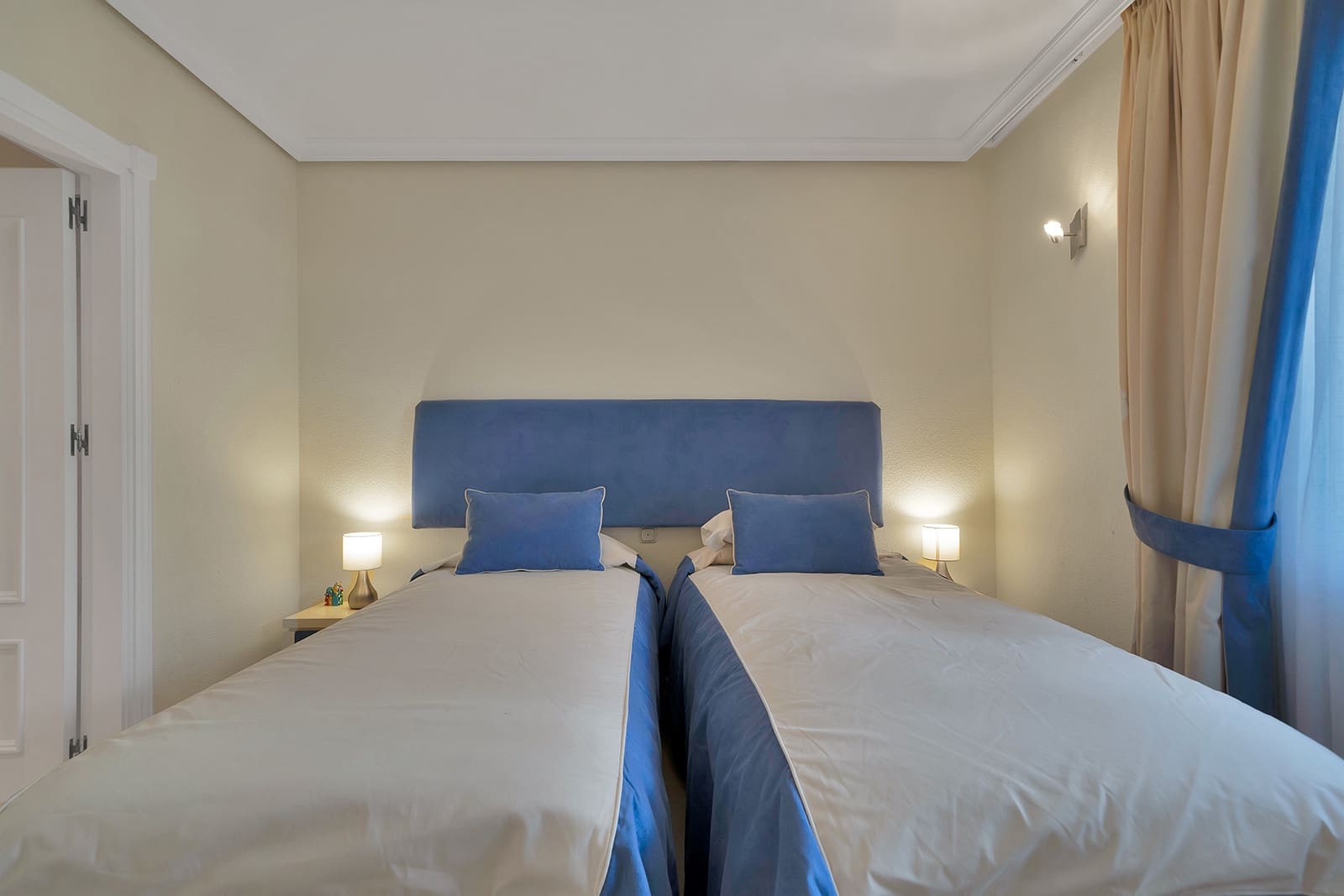 2 slaapkamer Appartement te koop in Estepona met zwembad garage - € 625.000 (Ref: 10044659)