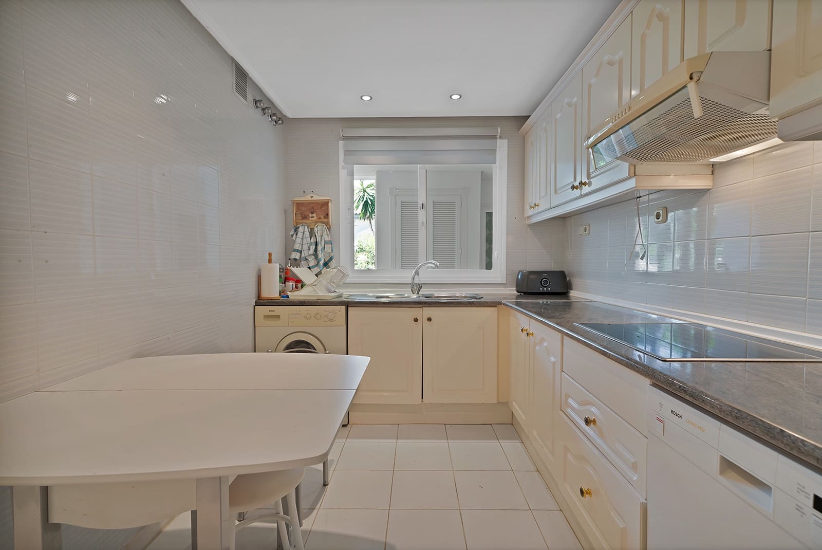 2 slaapkamer Appartement te koop in Estepona met zwembad garage - € 625.000 (Ref: 10044659)