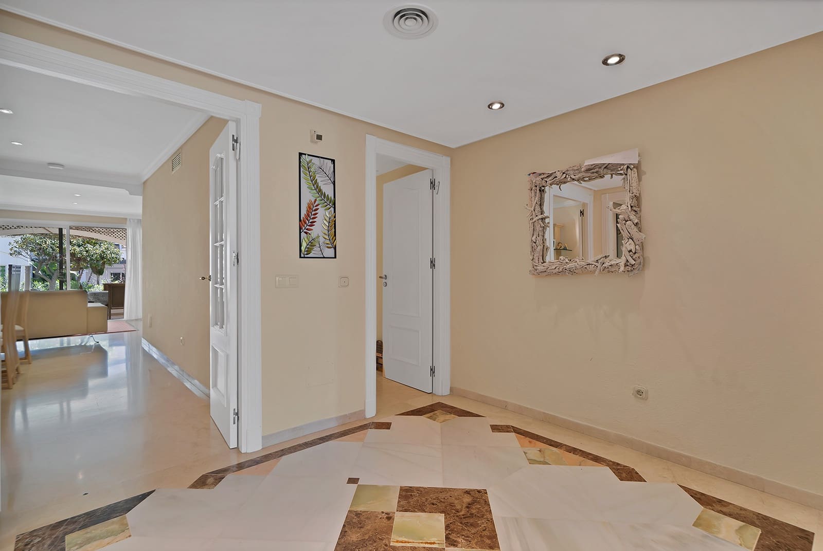 2 slaapkamer Appartement te koop in Estepona met zwembad garage - € 625.000 (Ref: 10044659)