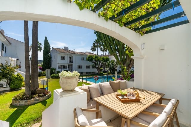 4 quarto Casa em Banda para venda em Aloha Golf, Marbella com piscina garagem - 895 000 € (Ref: 10044663)