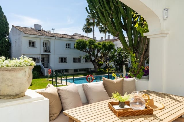 4 quarto Casa em Banda para venda em Aloha Golf, Marbella com piscina garagem - 895 000 € (Ref: 10044663)
