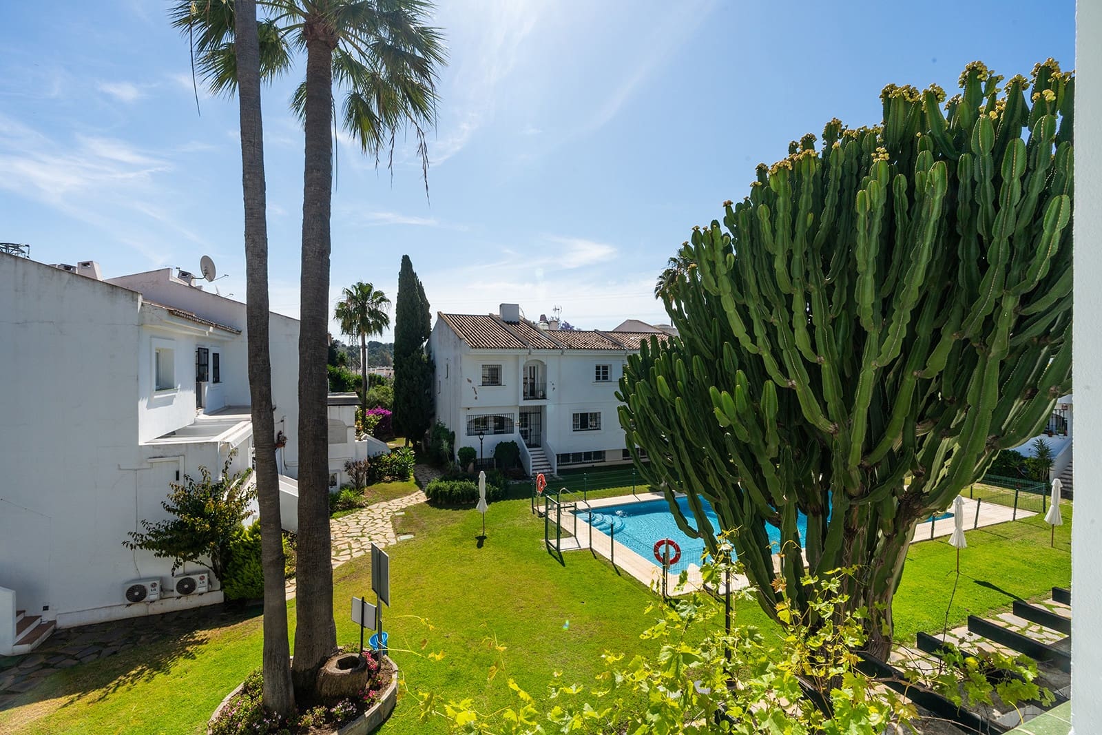 4 quarto Casa em Banda para venda em Nueva Andalucia com piscina garagem - 895 000 € (Ref: 10044663)