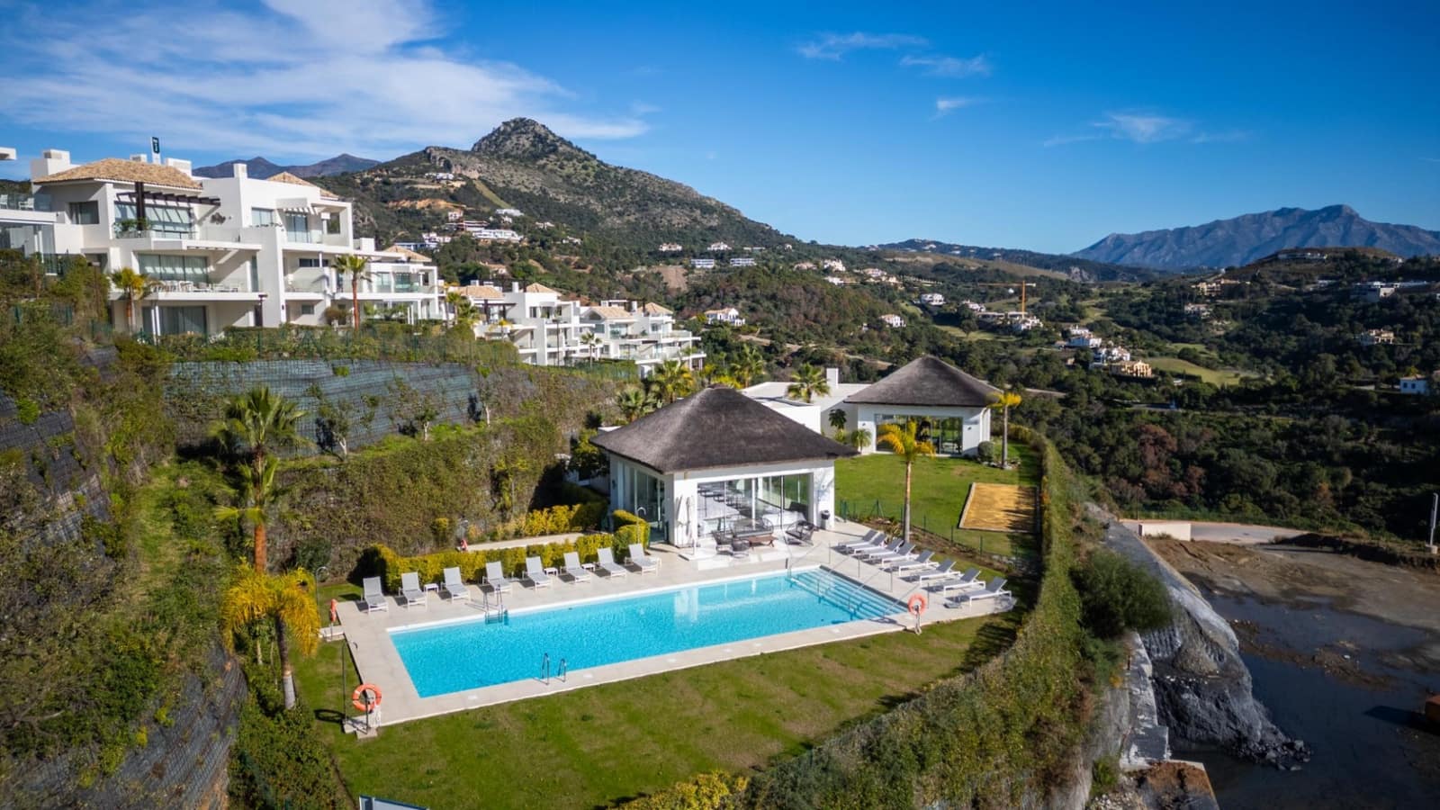 3 bedroom Apartment for sale in Benahavis with pool garage - € 895,000 (Ref: 10044664)