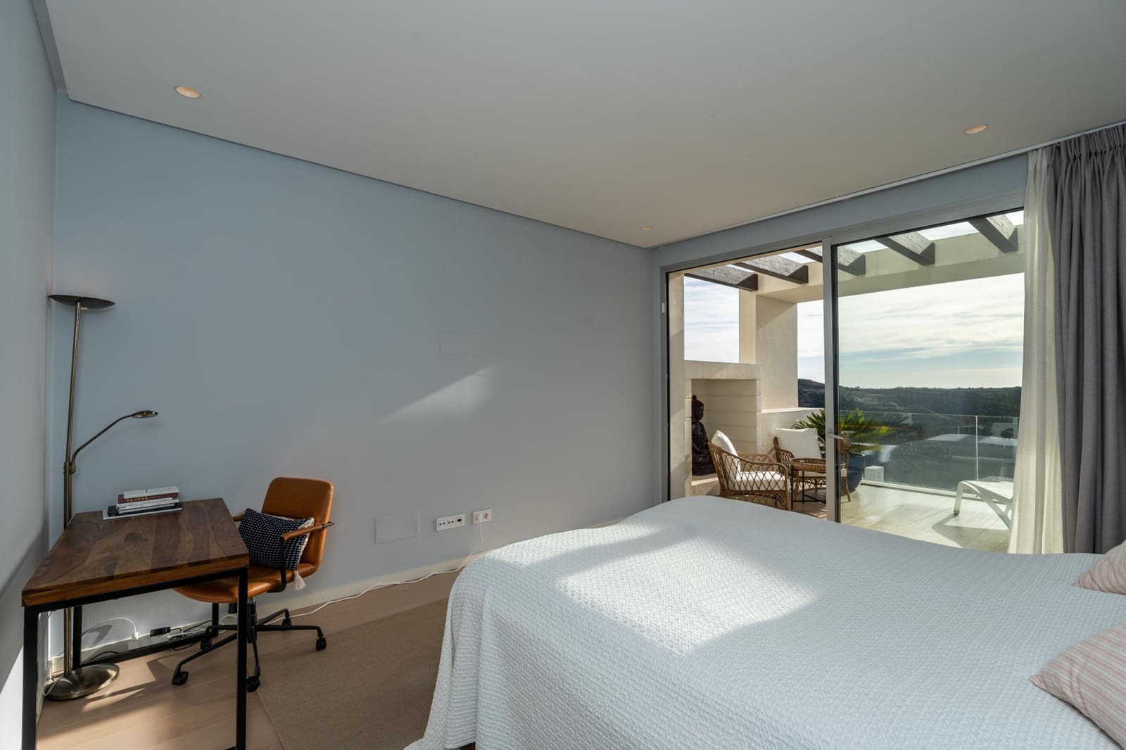3 bedroom Apartment for sale in Benahavis with pool garage - € 895,000 (Ref: 10044664)