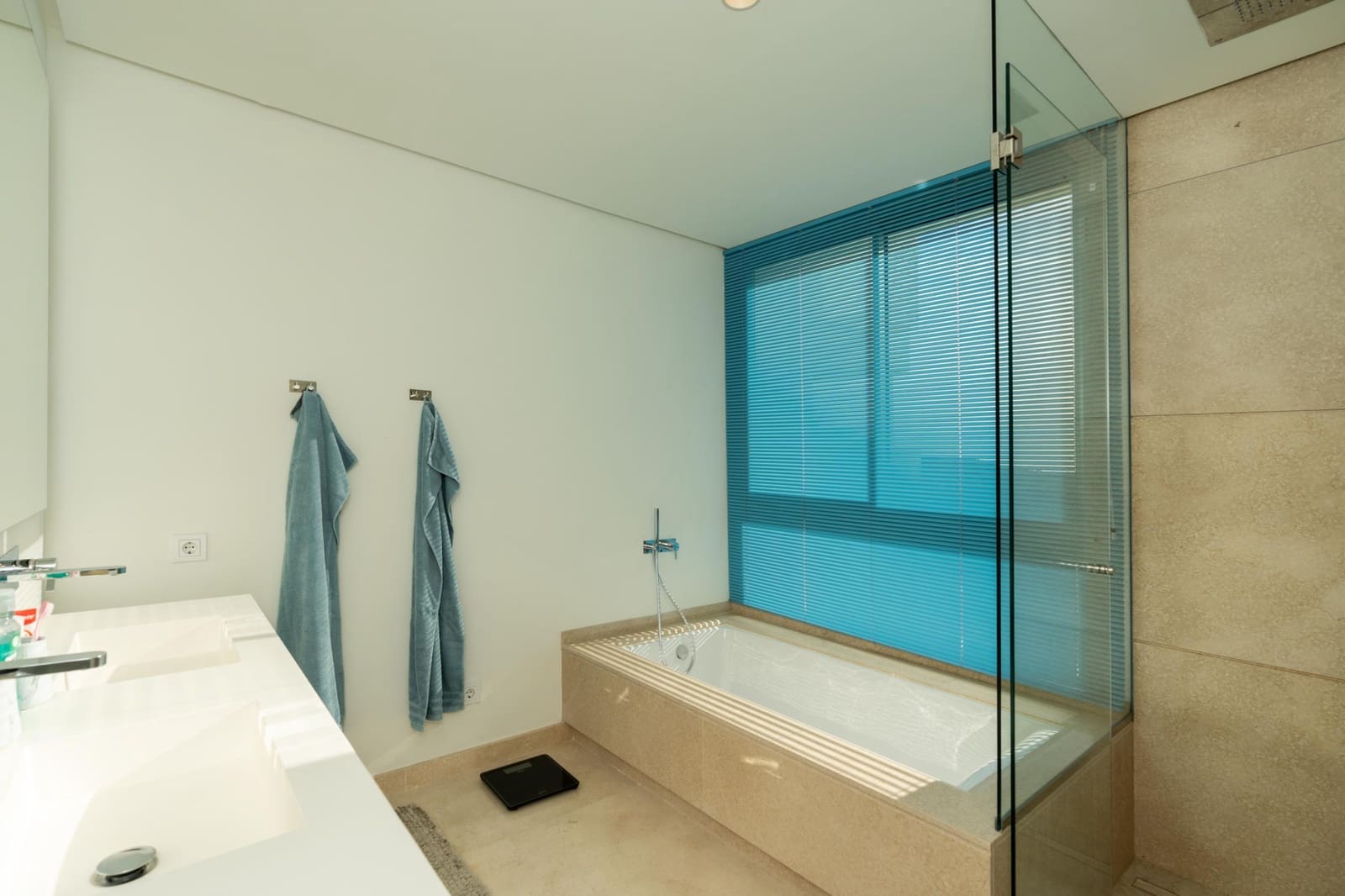 3 bedroom Apartment for sale in Benahavis with pool garage - € 895,000 (Ref: 10044664)