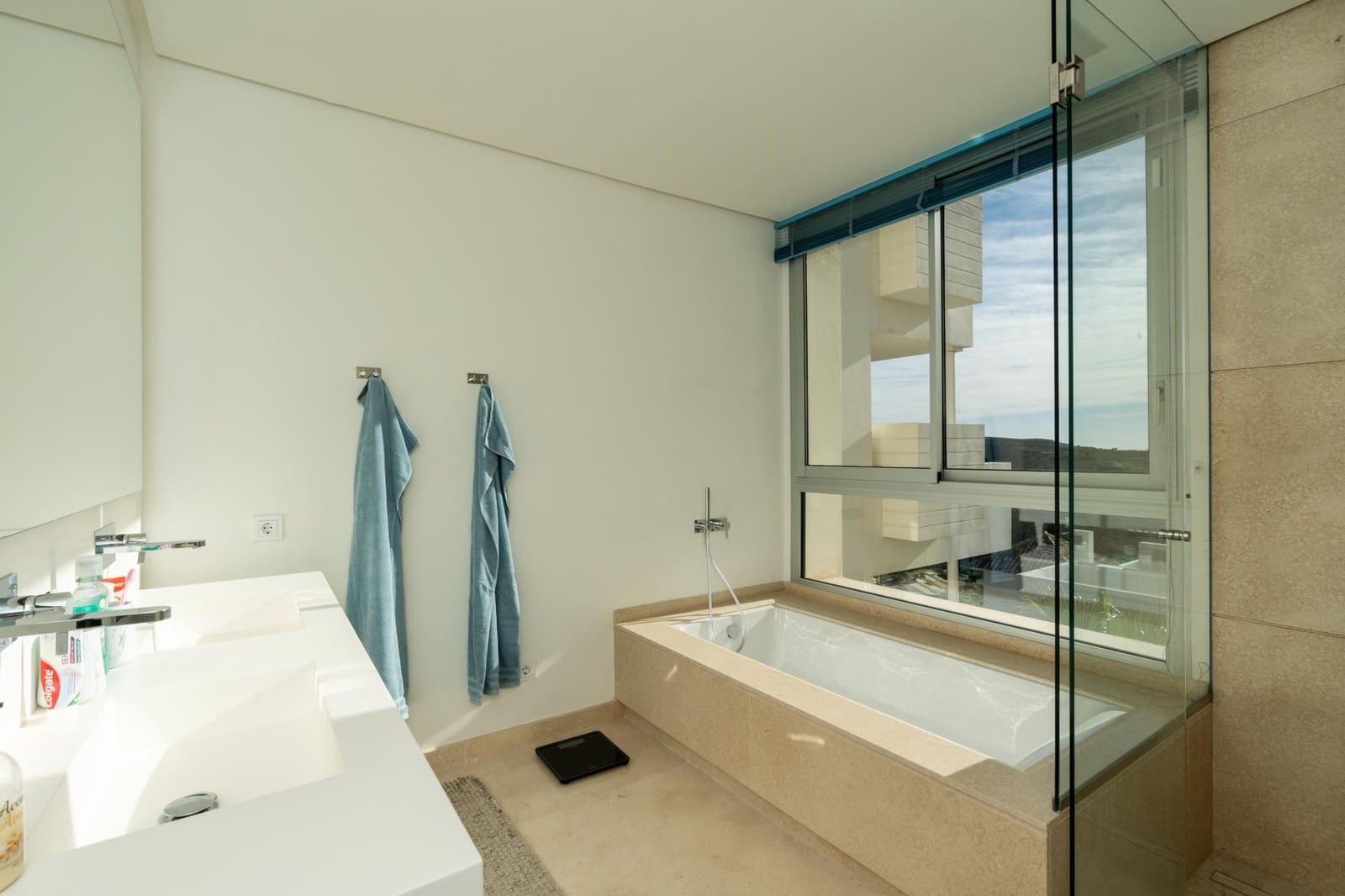 3 bedroom Apartment for sale in Benahavis with pool garage - € 895,000 (Ref: 10044664)