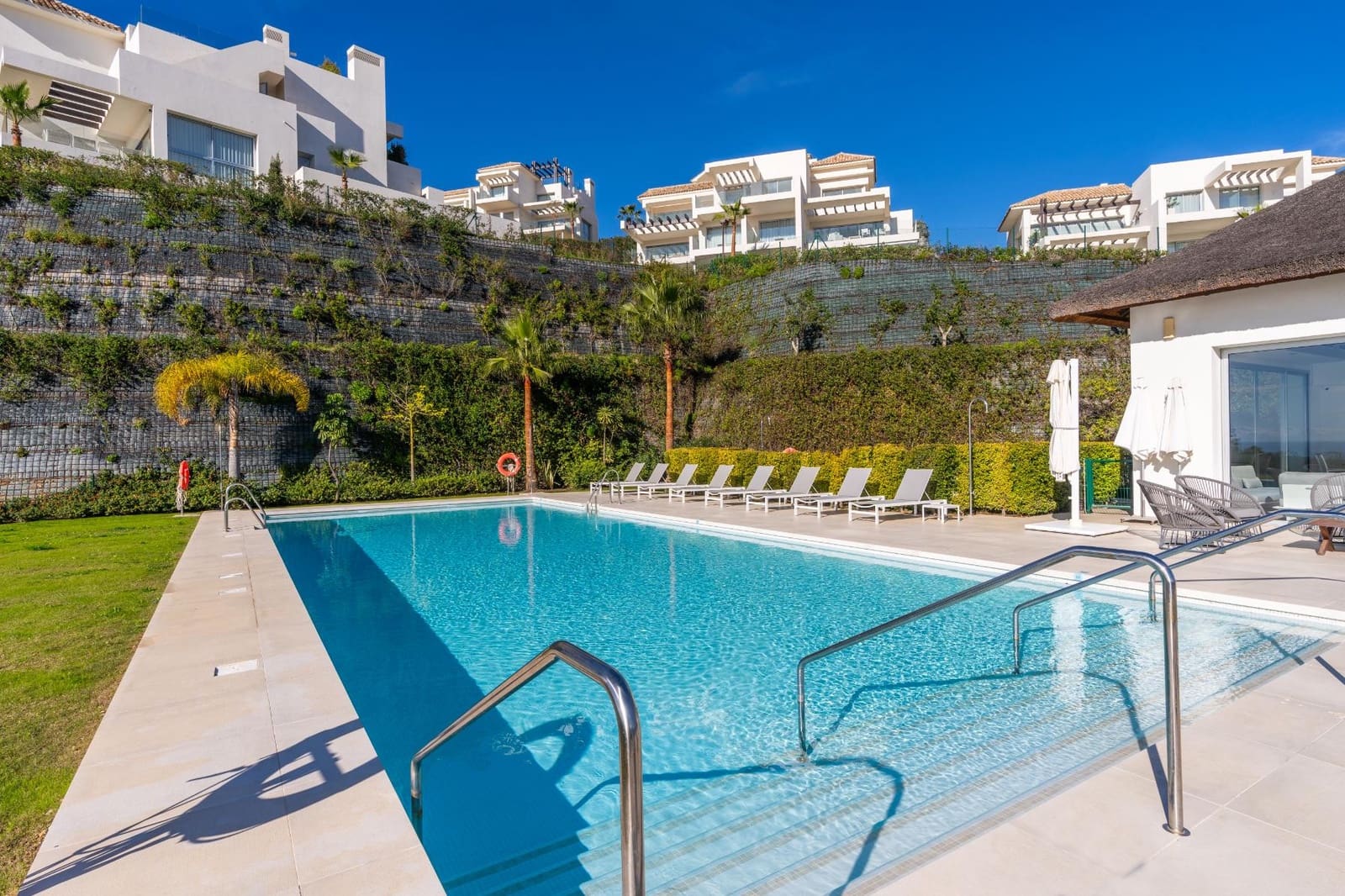 3 bedroom Apartment for sale in Benahavis with pool garage - € 895,000 (Ref: 10044664)