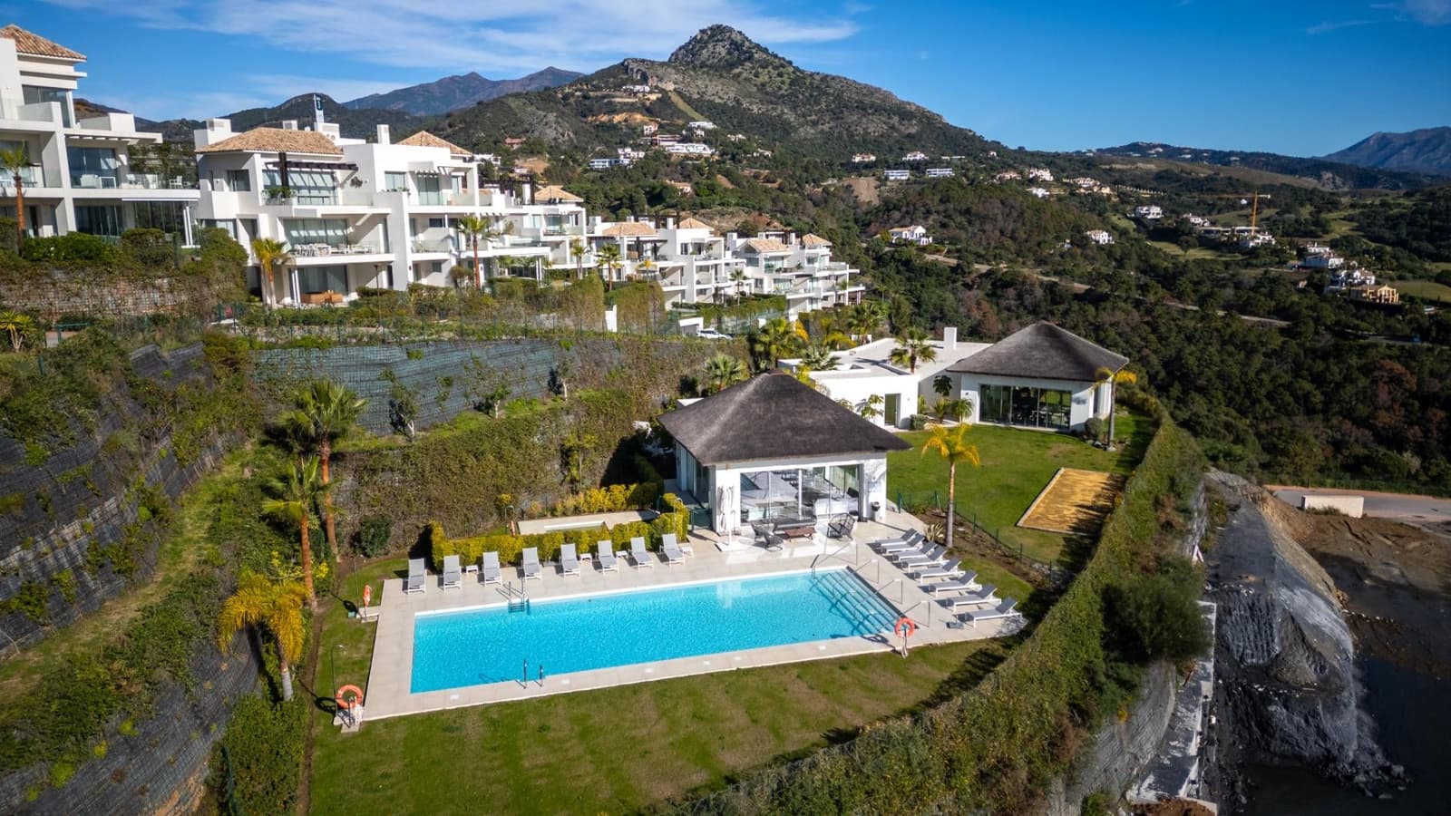 3 bedroom Apartment for sale in Benahavis with pool garage - € 895,000 (Ref: 10044664)