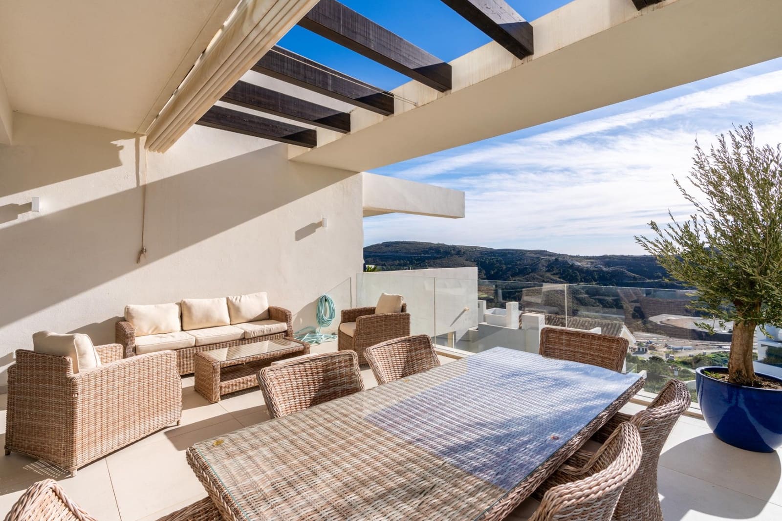 3 bedroom Apartment for sale in Benahavis with pool garage - € 895,000 (Ref: 10044664)