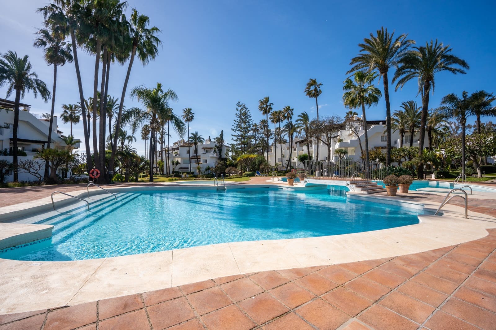 3 soveværelse Penthouse til salg i Estepona med swimmingpool - € 925.000 (Ref: 10044665)