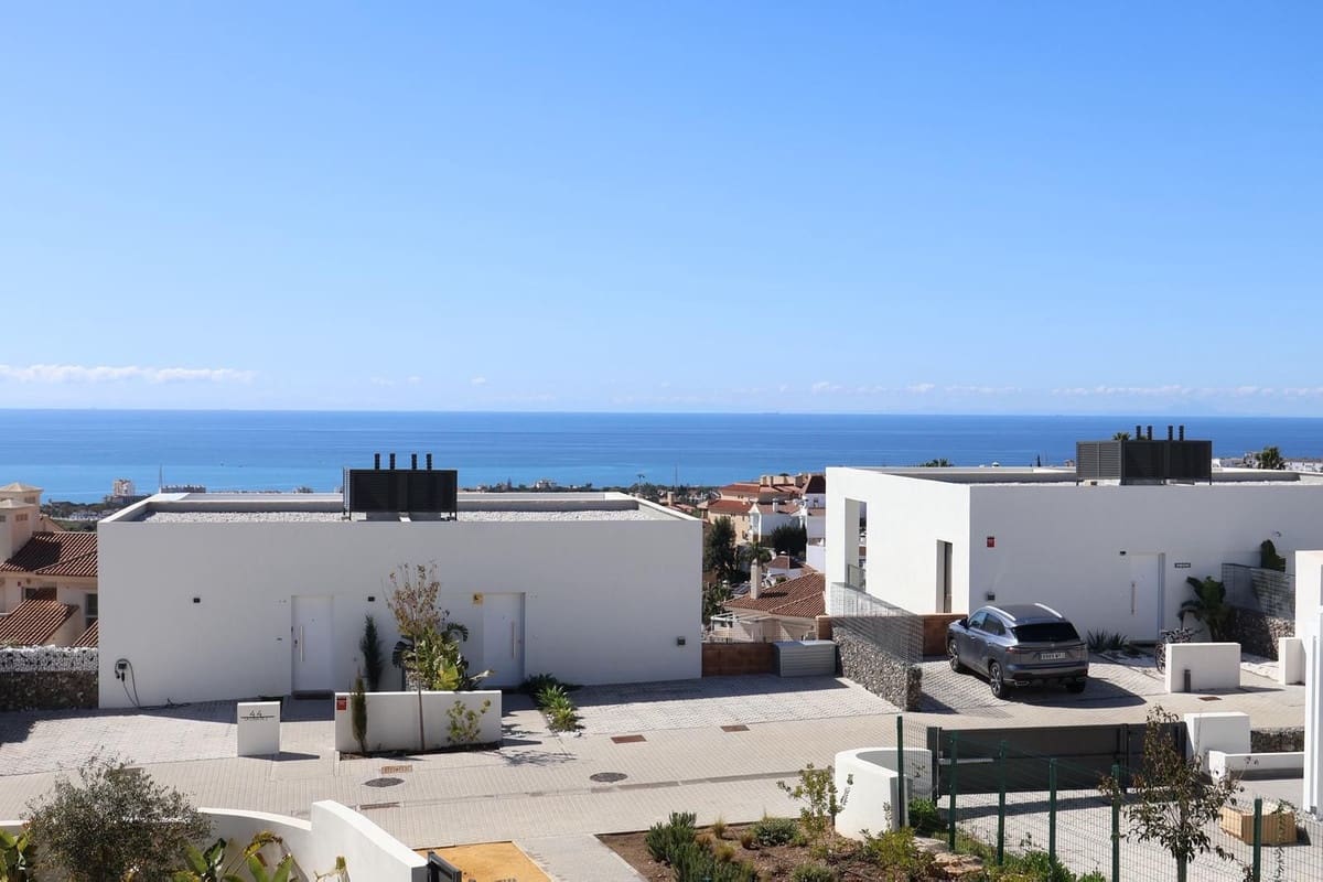 3 sypialnia Dom blizniak na sprzedaż w Mijas Costa z basenem garażem - 790 000 € (Ref: 10044669)