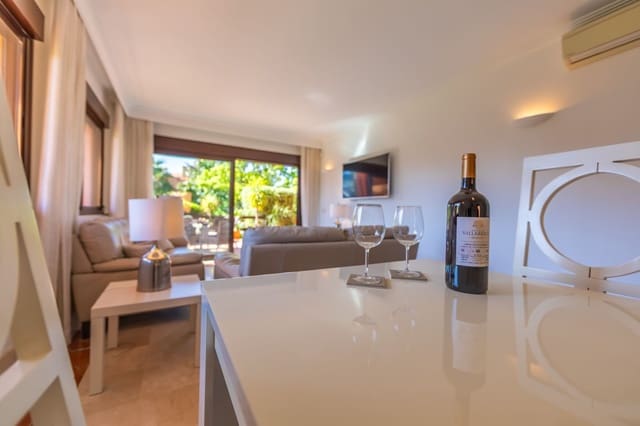 Apartamento de 2 habitaciones en El Padrón, Estepona en venta con piscina garaje - 389.000 € (Ref: 10044680)