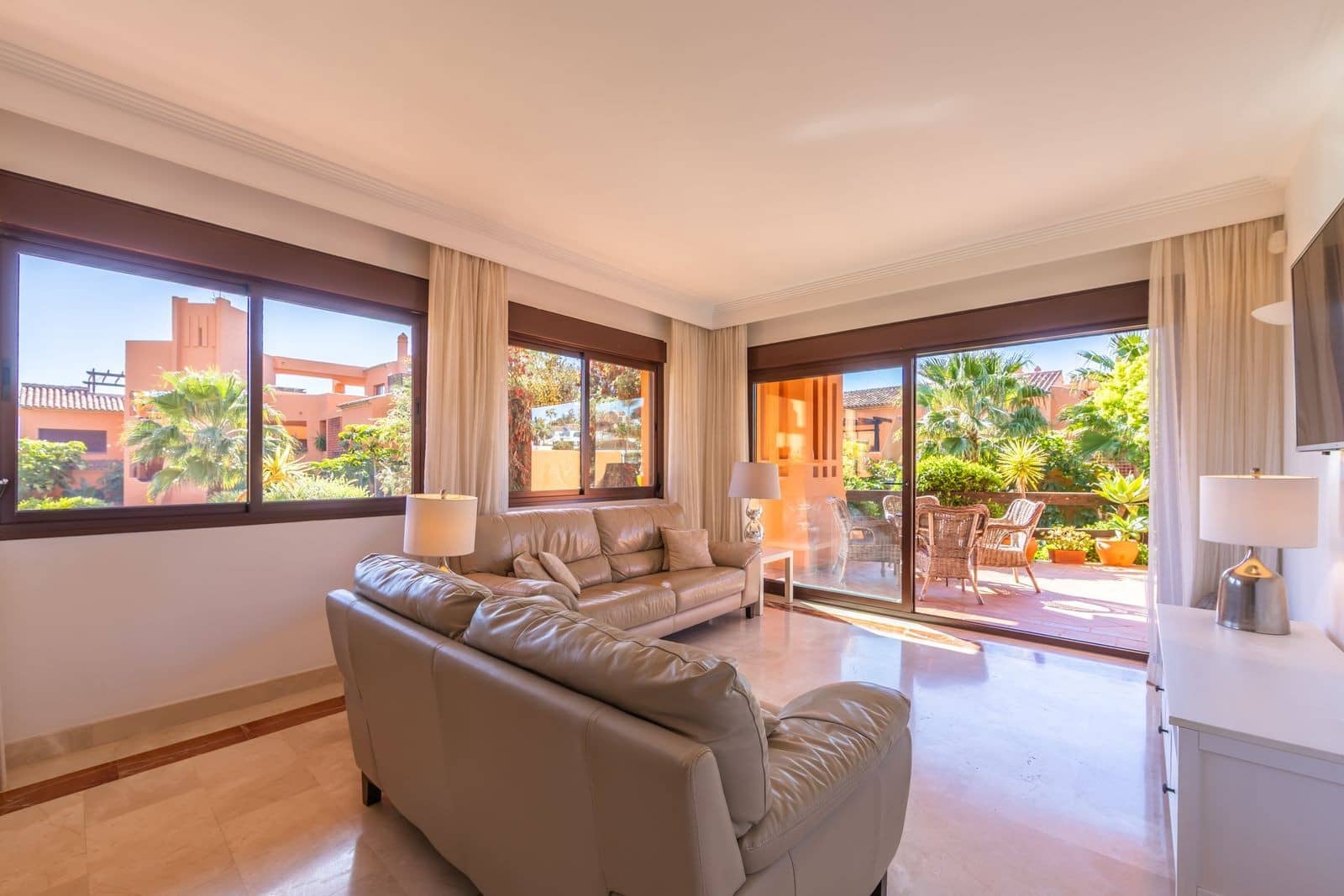 Apartamento de 2 habitaciones en El Padrón en venta con piscina garaje - 389.000 € (Ref: 10044680)