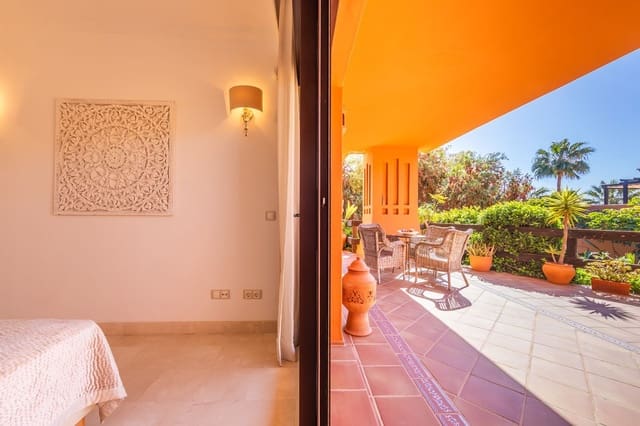 Apartamento de 2 habitaciones en El Padrón, Estepona en venta con piscina garaje - 389.000 € (Ref: 10044680)