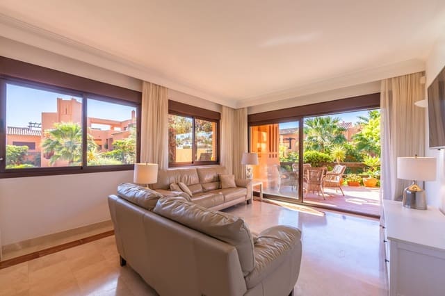 Apartamento de 2 habitaciones en El Padrón, Estepona en venta con piscina garaje - 389.000 € (Ref: 10044680)