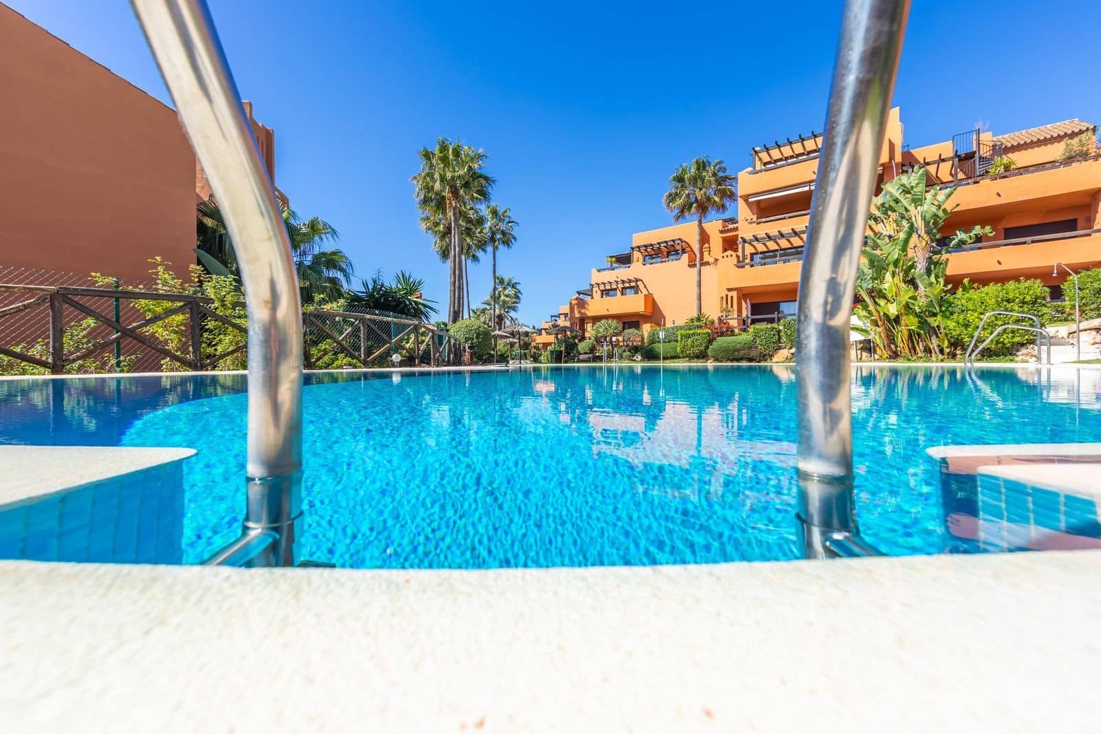 Apartamento de 2 habitaciones en El Padrón en venta con piscina garaje - 389.000 € (Ref: 10044680)