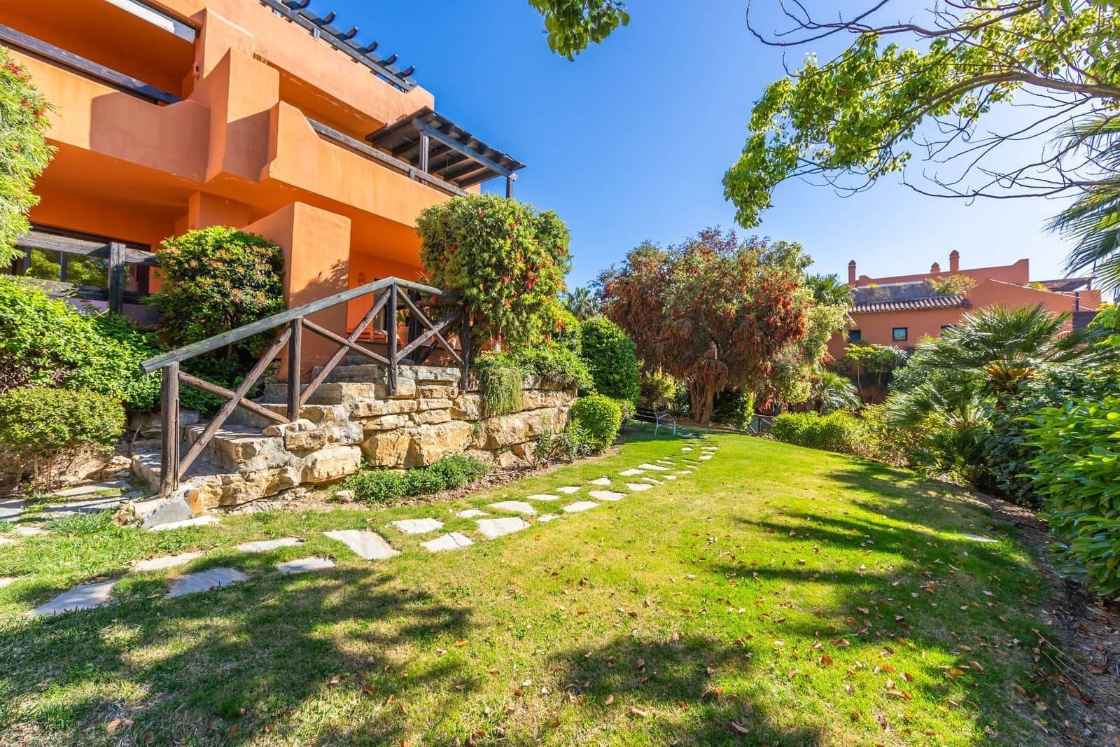 Apartamento de 2 habitaciones en El Padrón en venta con piscina garaje - 389.000 € (Ref: 10044680)