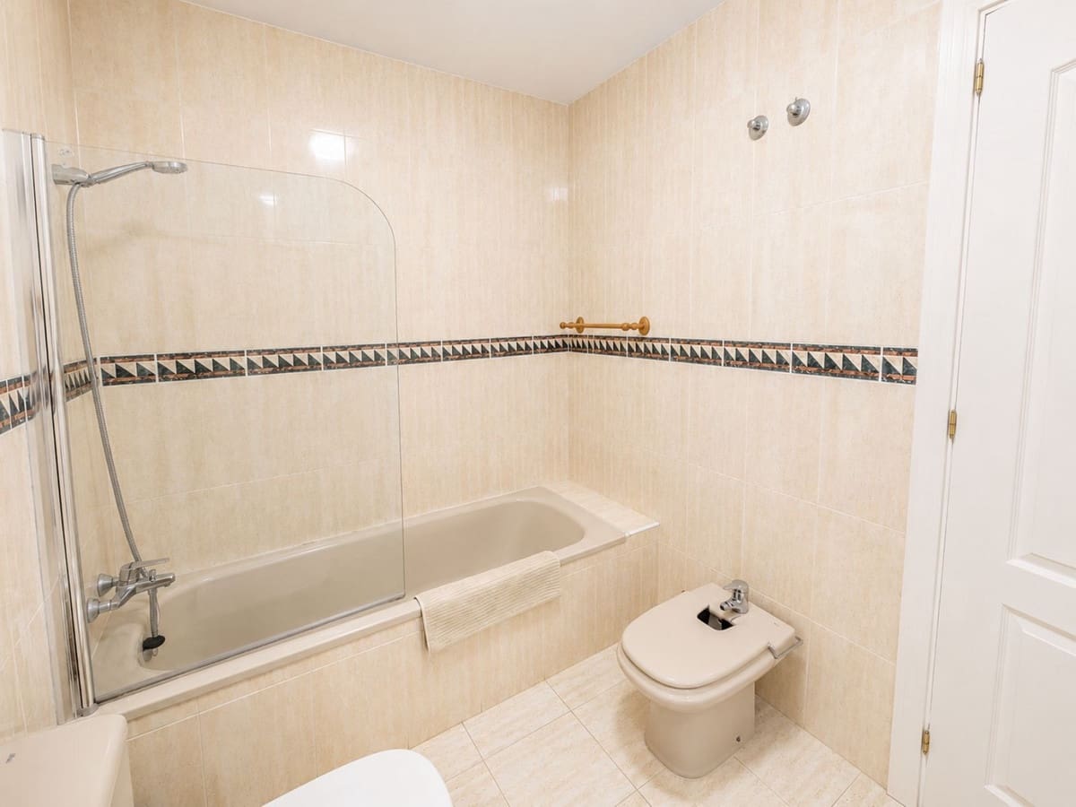 2 sovrum Lägenhet till salu i Calahonda med pool garage - 290 000 € (Ref: 10044682)