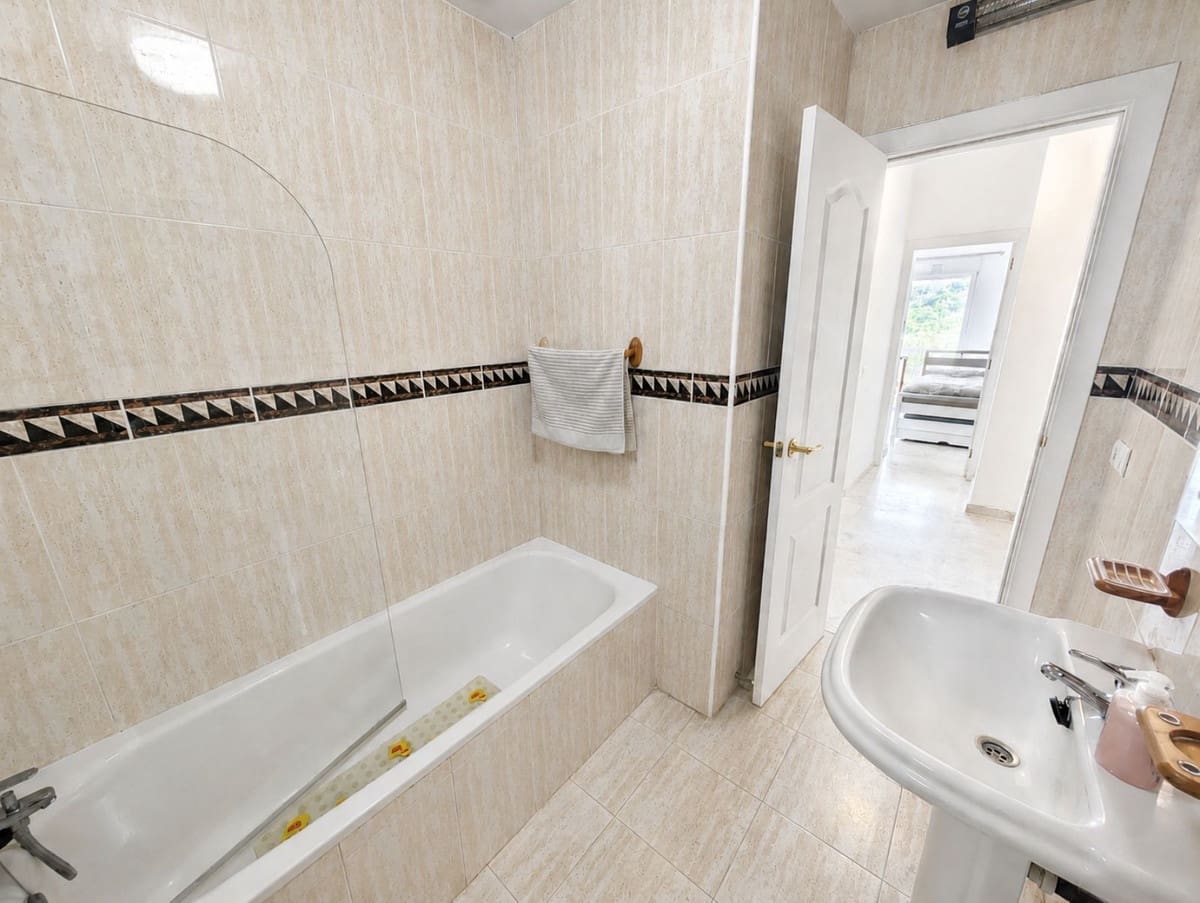 2 sovrum Lägenhet till salu i Calahonda med pool garage - 290 000 € (Ref: 10044682)
