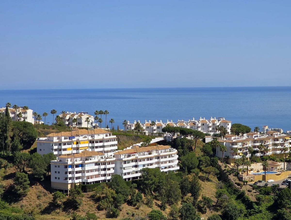2 bedroom Apartment for sale in Calahonda with pool garage - € 345,000 (Ref: 10044683)