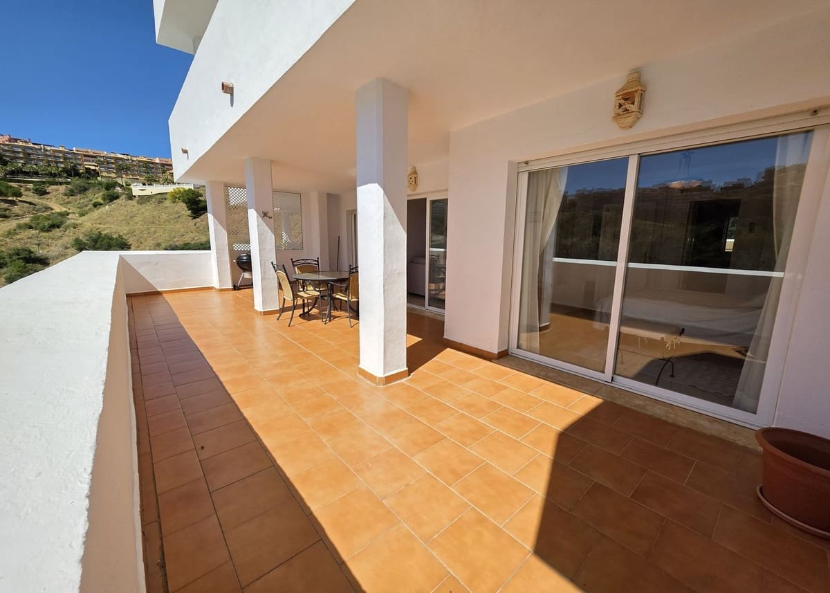 2 bedroom Apartment for sale in Calahonda with pool garage - € 345,000 (Ref: 10044683)